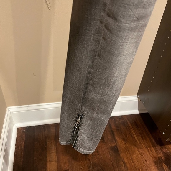 Express Gray Skinny Jeans with Vintage-Inspired Style - Picture 6 of 7